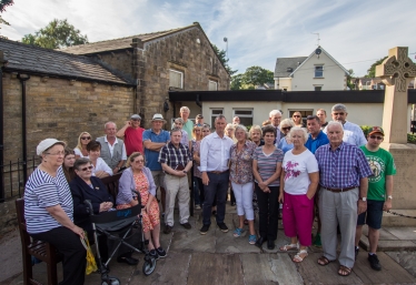 Nigel Meeting Sabden Bus Users Aug 16