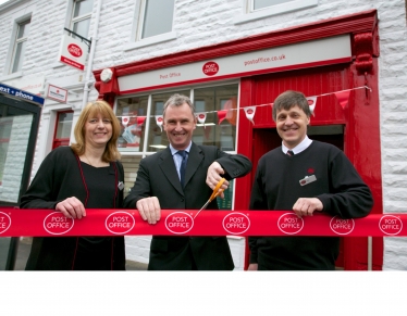 Nigel Evans reopens Post Office